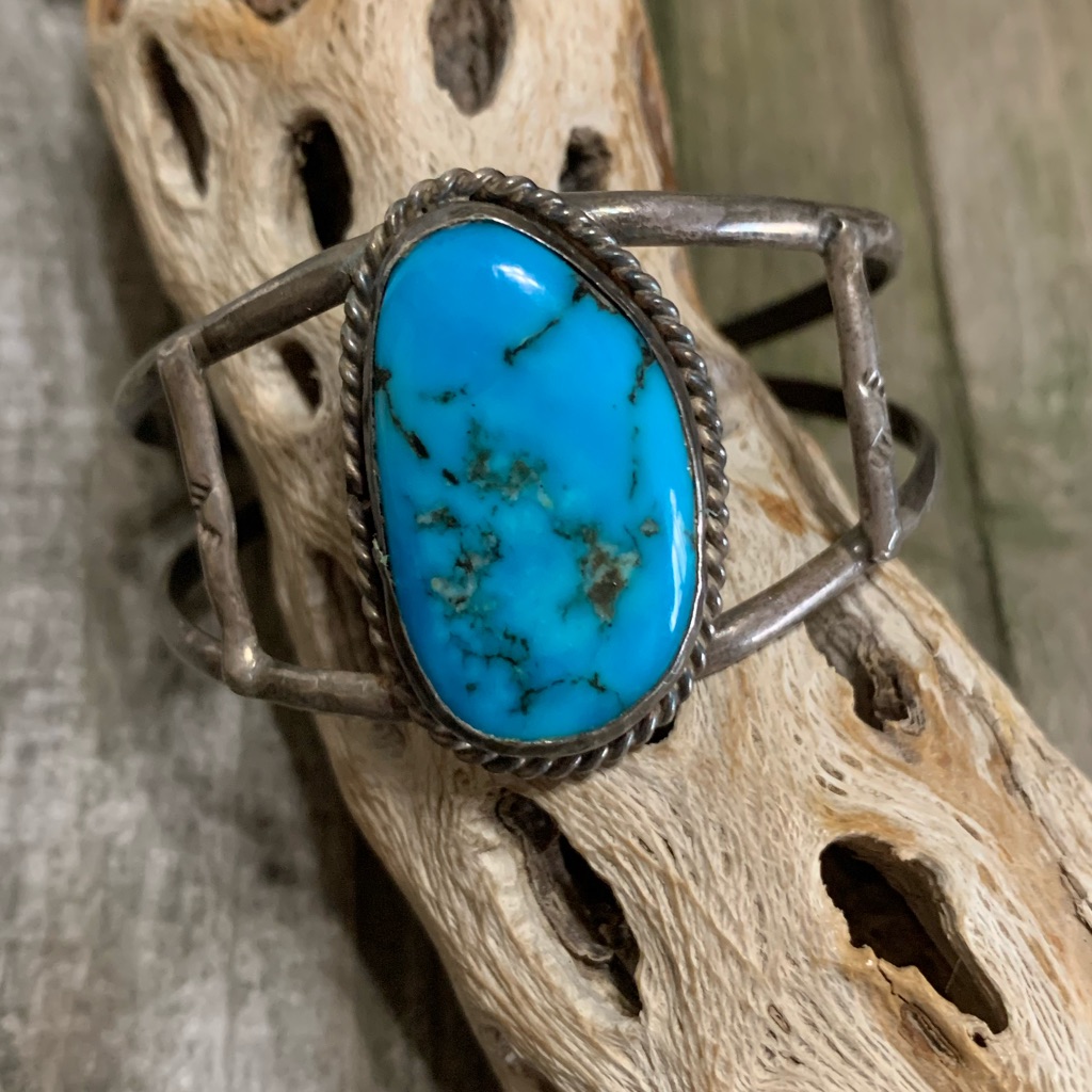 Vintage Native American Sterling Silver Turquoise Cuff Bracelet 250$